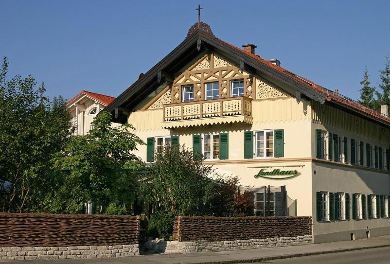 Landhaus Hotel Wolfratshausen Exteriör bild