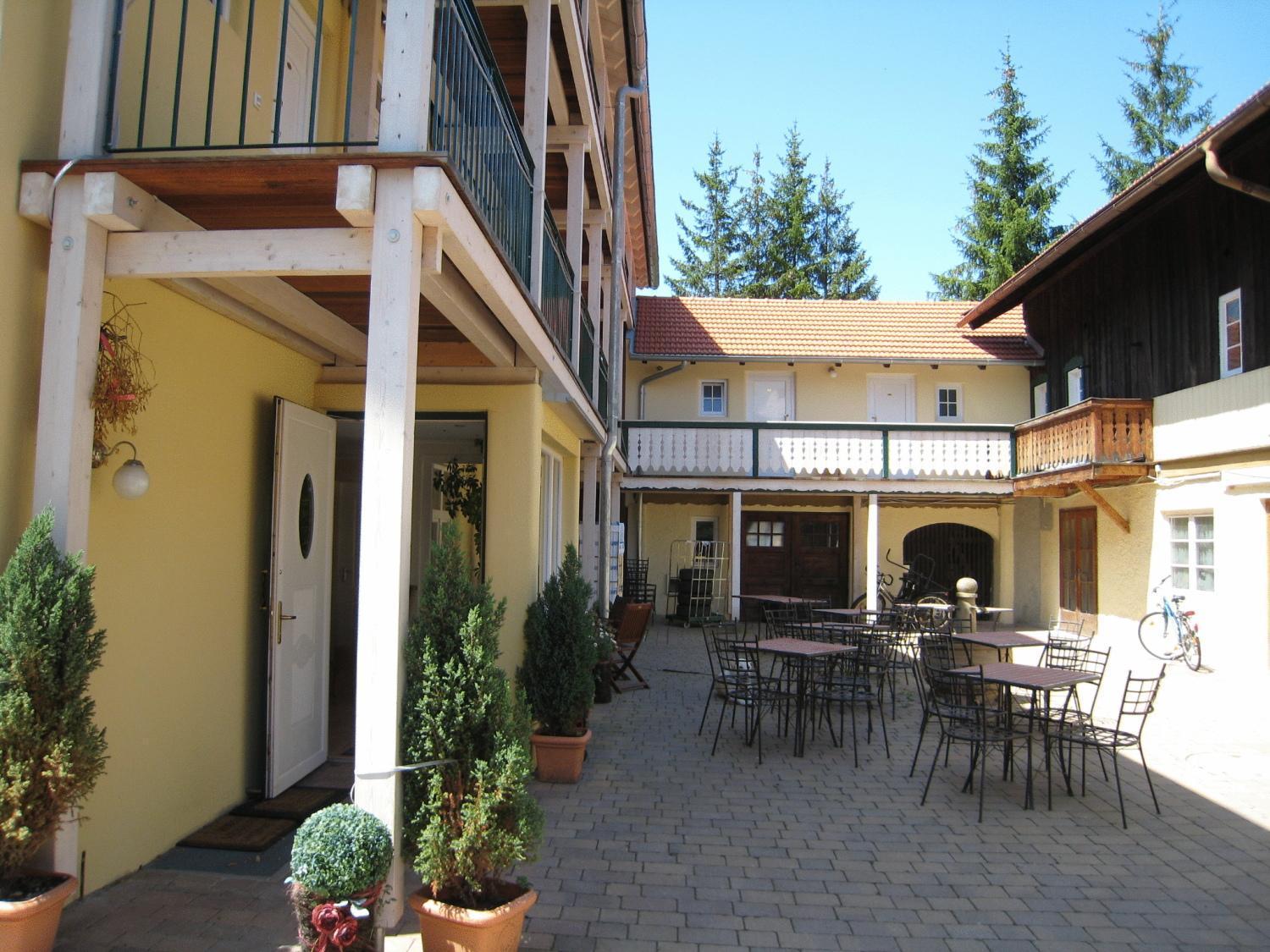 Landhaus Hotel Wolfratshausen Exteriör bild