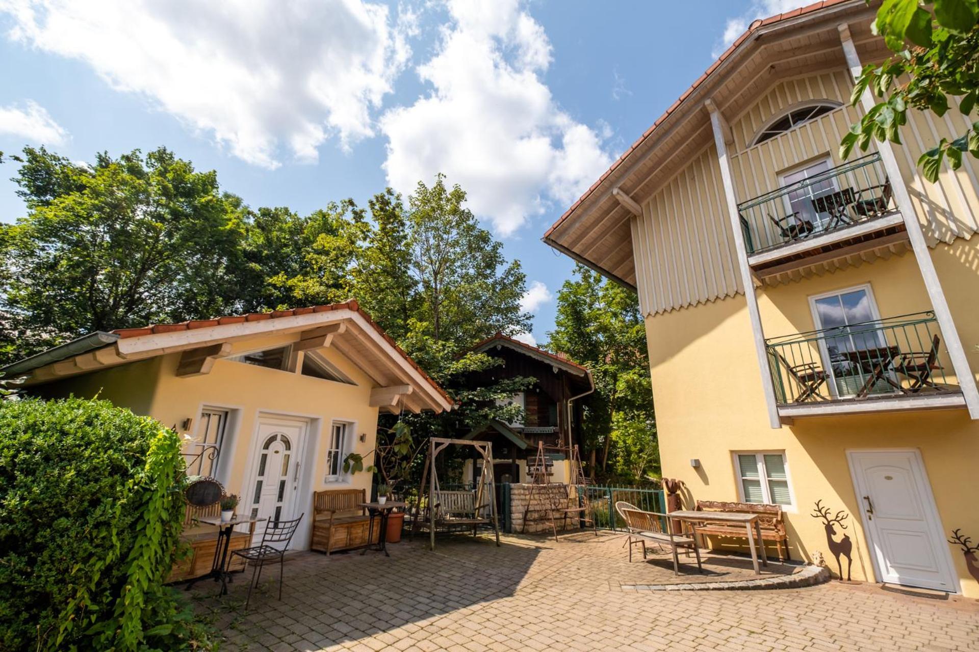 Landhaus Hotel Wolfratshausen Exteriör bild