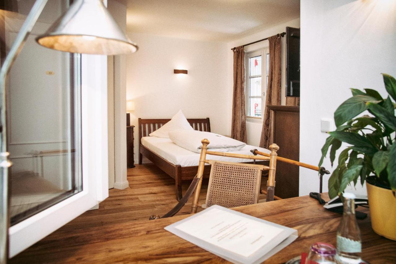 Landhaus Hotel Wolfratshausen Exteriör bild